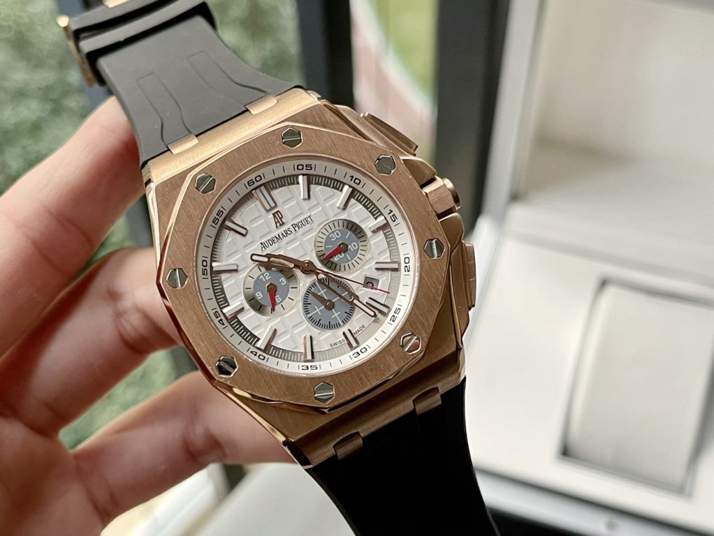 New version     Audemars Piguet Royal Oak Offshore Limited Edition Multifunctional Chronograph Mechanical Watch Upgraded calendar font, upgraded super luminescent, size 44MM x 14MM [bezel] bezel is consistent with the or