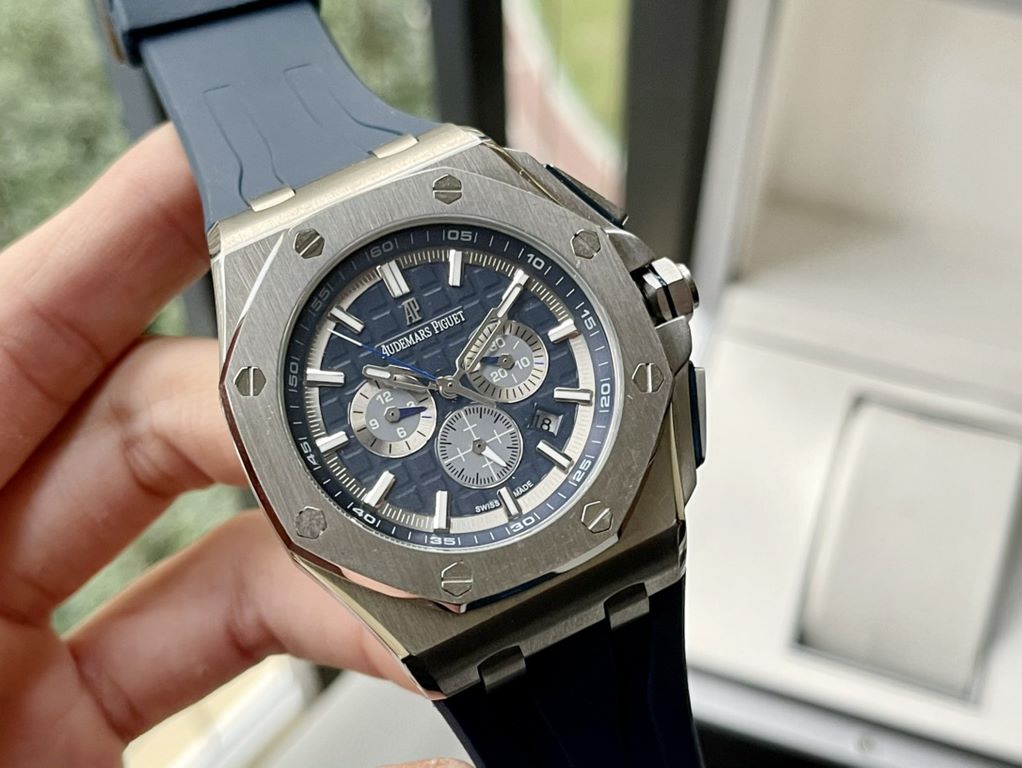 New version     Audemars Piguet Royal Oak Offshore Limited Edition Multifunctional Chronograph Mechanical Watch Upgraded calendar font, upgraded super luminescent, size 44MM x 14MM [bezel] bezel is consistent with the or