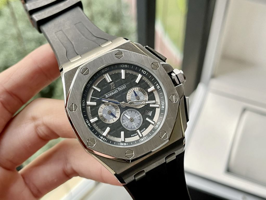 New version     Audemars Piguet Royal Oak Offshore Limited Edition Multifunctional Chronograph Mechanical Watch Upgraded calendar font, upgraded super luminescent, size 44MM x 14MM [bezel] bezel is consistent with the or