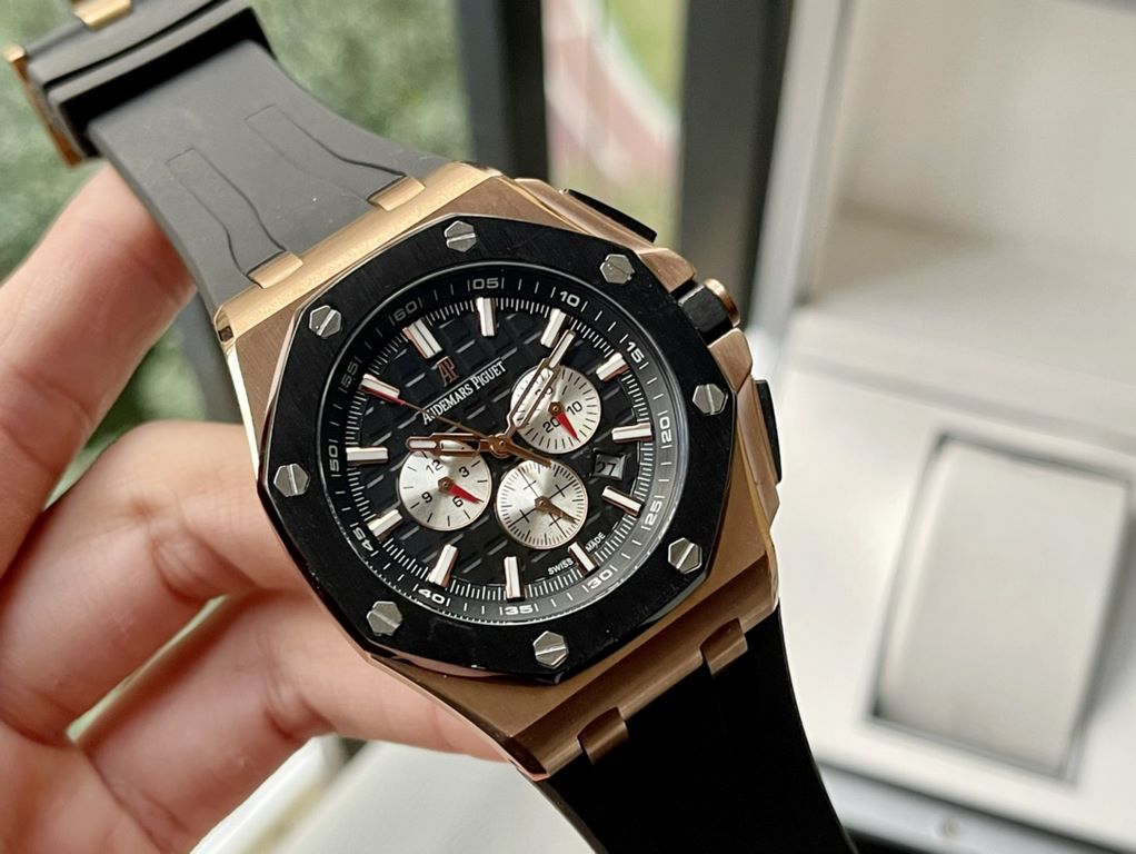 New version     Audemars Piguet Royal Oak Offshore Limited Edition Multifunctional Chronograph Mechanical Watch Upgraded calendar font, upgraded super luminescent, size 44MM x 14MM [bezel] bezel is consistent with the or