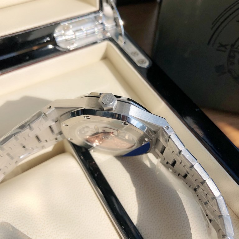 Boxed Support Hong Kong, USA Direct ShippingAudemars Piguet Royal OakModel 15451.ST.ZZ.1256ST.03 - A shocking launch the movement has been skeletonized by removing the excesses from the deck - the pinnacle of steel watch