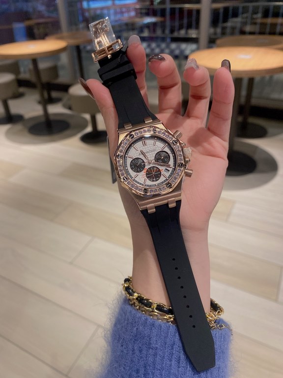 Netflix hit AP Audemars Piguet Royal Oak Collection Beauty almost manually one! Stainless steel case with diamond-set octagonal diamond case edge design Imported Japanese multi kinetic quartz movement stable with chronog