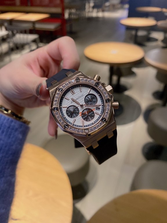 Netflix hit AP Audemars Piguet Royal Oak Collection Beauty almost manually one! Stainless steel case with diamond-set octagonal diamond case edge design Imported Japanese multi kinetic quartz movement stable with chronog