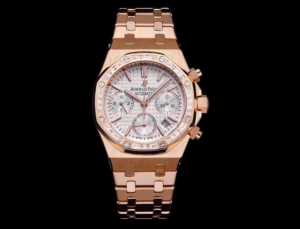 Popular Audemars Piguet Royal Oak 26715BC.ZZ.1356BC.01. 38mm Size 11The current version of the highest mechanical movement   genuine is mechanical! Mechanical! Don't waste your money on a quartz!AP Royal Oak series of ch