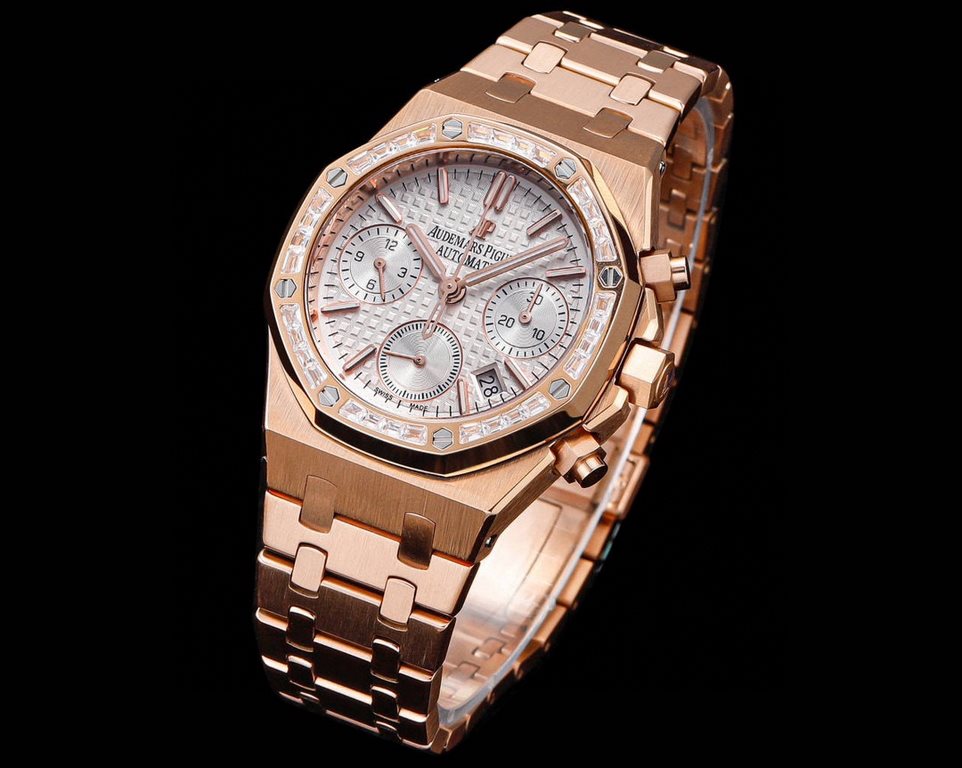 Popular Audemars Piguet Royal Oak 26715BC.ZZ.1356BC.01. 38mm Size 11The current version of the highest mechanical movement   genuine is mechanical! Mechanical! Don't waste your money on a quartz!AP Royal Oak series of ch