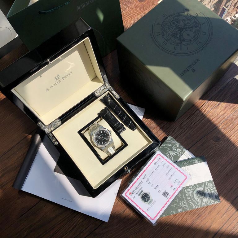 Wholesale Boxes Hong Kong and USA Direct ShippingAudemars Piguet Royal OakModel 15451.ST.ZZ.1256ST.01 - Shocking online the movement is skeletonized by removing the extra parts of the deck - the pinnacle of steel watches