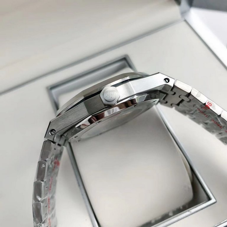 Luxury Diamond Bezel Hand-set2022 new upgraded diamond ring Audemars Piguet 15400 series watches, as the Royal Oak series of the most basic models, without any special features, only three hands and the date display, uno