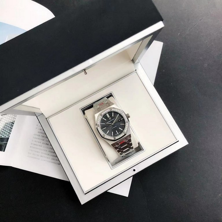 Luxury Diamond Bezel Hand-set2022 new upgraded diamond ring Audemars Piguet 15400 series watches, as the Royal Oak series of the most basic models, without any special features, only three hands and the date display, uno