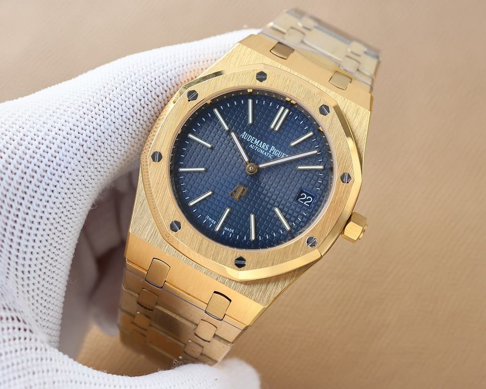 The Royal Oak 15202 AP is a hardened steel king. Real shot without P picture, the annual finale - Audemars Piguet Royal Oak Series 15202 AP hard steel king style to a higher height![Case] 39MM diameter, the classic octag