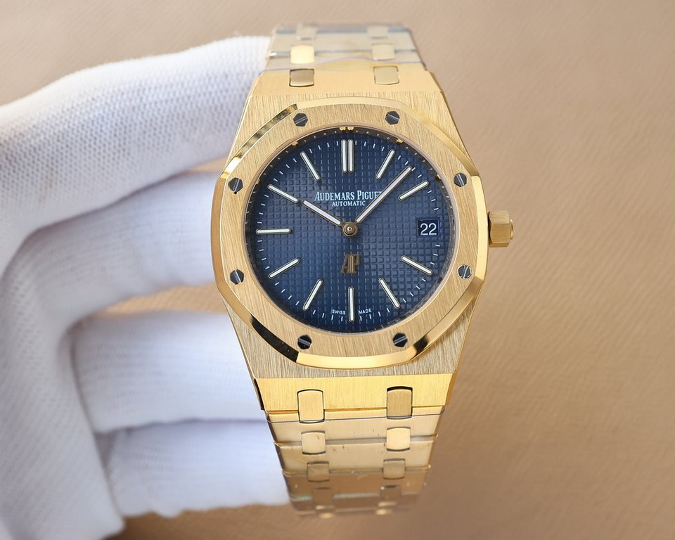 The Royal Oak 15202 AP is a hardened steel king. Real shot without P picture, the annual finale - Audemars Piguet Royal Oak Series 15202 AP hard steel king style to a higher height![Case] 39MM diameter, the classic octag