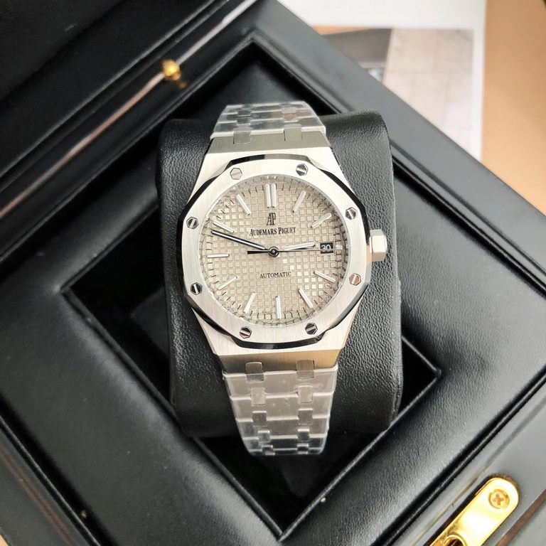 Wholesale Box Support Hong Kong, USA Direct MailWomen's Audemars Piguet Royal OakModel No. 77351.ST.ZZ.1261ST.02 - Shocking on the line Removing the excess parts of the movement deck to make it more skeletonized - the pi