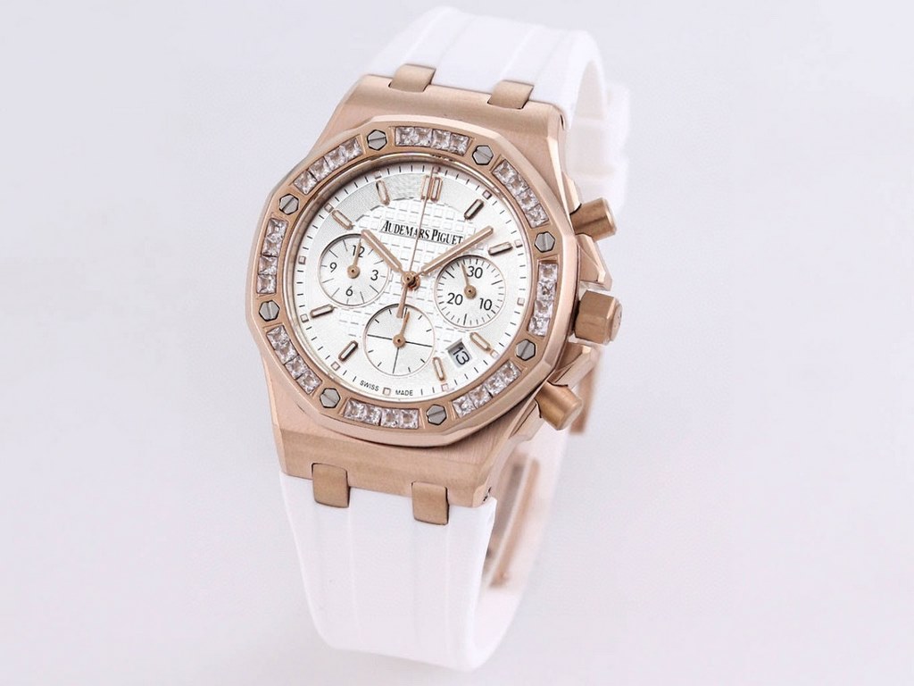 AP Women's! Royal Oak! Six-hand chronograph quartz movement! Sapphire scratch-resistant glass! Exquisite full diamond case cover! Imported rubber strap! New model on the market! The best of Audemars Piguet's women's clas