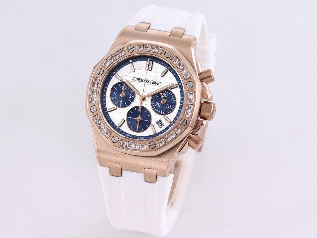 AP Women's! Royal Oak! Six-hand chronograph quartz movement! Sapphire scratch-resistant glass! Exquisite full diamond case cover! Imported rubber strap! New model on the market! The best of Audemars Piguet's women's clas