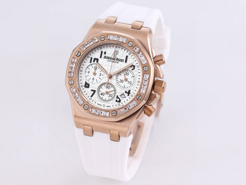 AP Women's! Royal Oak! Six-hand chronograph quartz movement! Sapphire scratch-resistant glass! Exquisite full diamond case cover! Imported rubber strap! New model on the market! The best of Audemars Piguet's women's clas