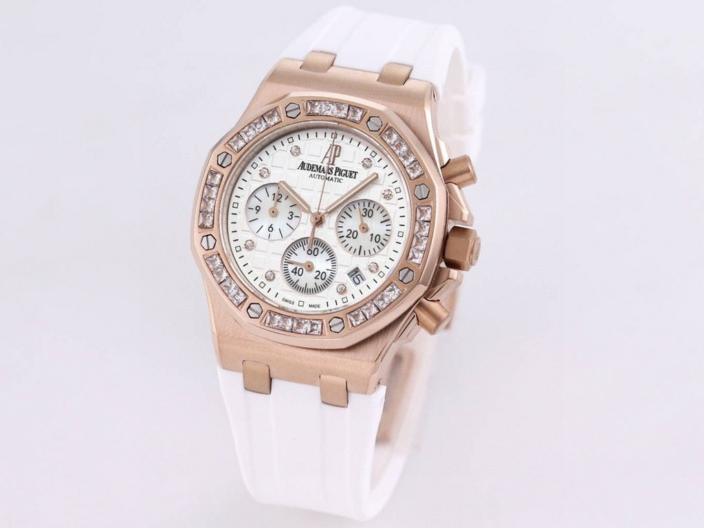 AP Women's! Royal Oak! Six-hand chronograph quartz movement! Sapphire scratch-resistant glass! Exquisite full diamond case cover! Imported rubber strap! New model on the market! The best of Audemars Piguet's women's clas