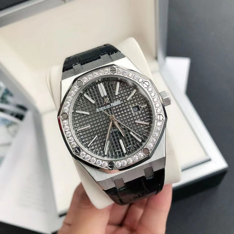 Luxury Diamond Bezel Hand-set2022 new upgraded diamond ring Audemars Piguet 15400 series watches, as the Royal Oak series of the most basic models, without any special features, only three hands and the date display, uno