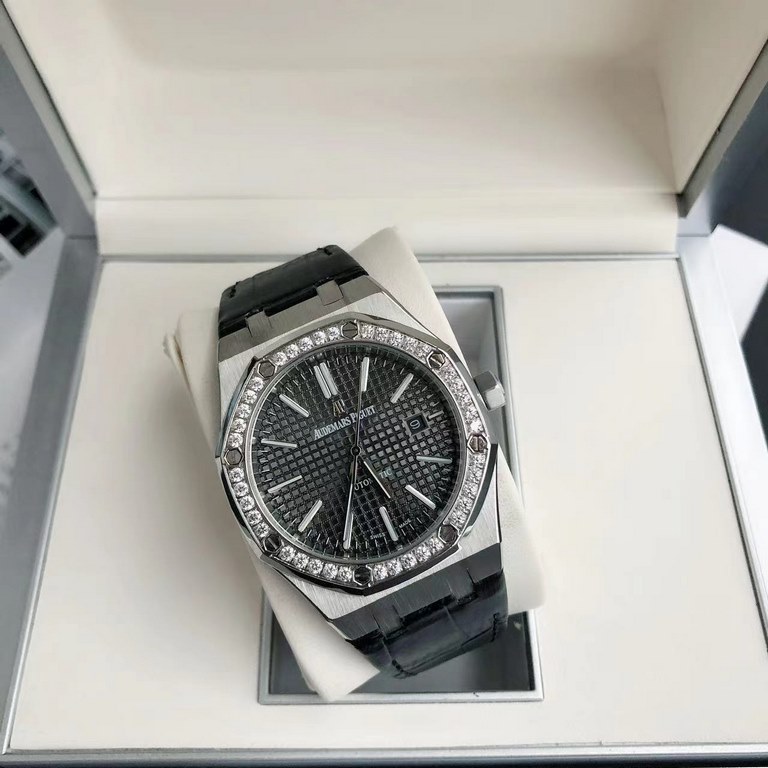 Luxury Diamond Bezel Hand-set2022 new upgraded diamond ring Audemars Piguet 15400 series watches, as the Royal Oak series of the most basic models, without any special features, only three hands and the date display, uno