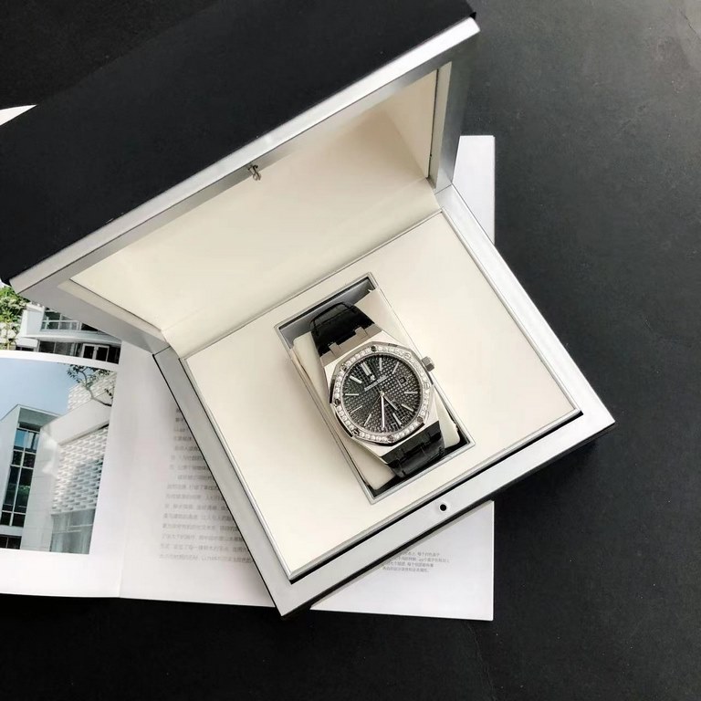 Luxury Diamond Bezel Hand-set2022 new upgraded diamond ring Audemars Piguet 15400 series watches, as the Royal Oak series of the most basic models, without any special features, only three hands and the date display, uno