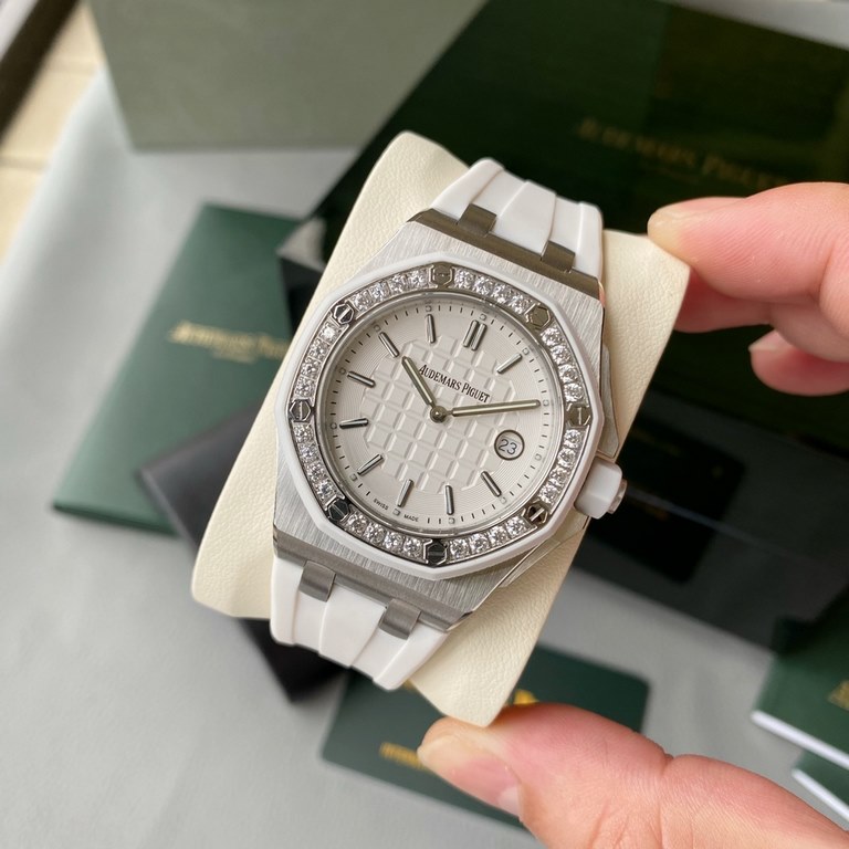 Fine Work Slowly Grinding - Exquisite Audemars Piguet A Royal Oak Offshore Shipping    37mm quartz women's watches, Swiss imported quartz movement , bezel set with Swarovski rhinestones  This Audemars Piguet is a women's