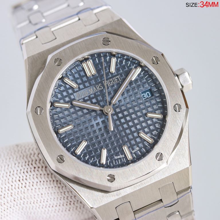 )The latest women's AP Audemars Piguet Royal Oak model 77350 77351 mechanical watch! Diameter 34 mm. Self-winding Calibre 5800 movement with automatic oscillating weight in pink gold specially designed for this model (ze