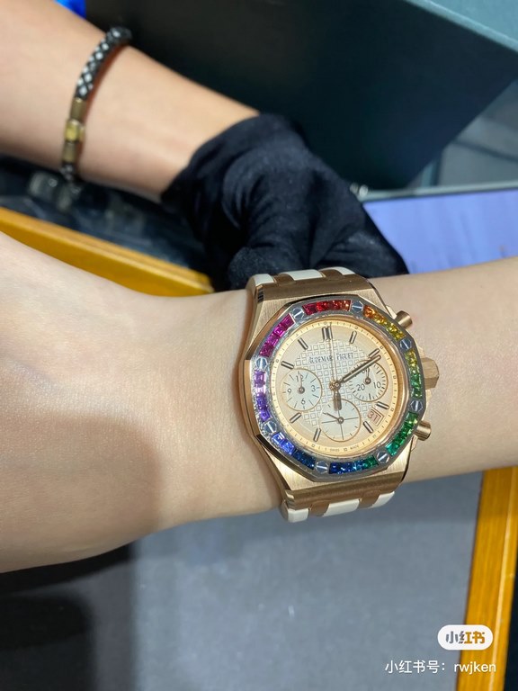 Same. A different kind of rainbow circle  Hot AP Audemars Piguet 37mm Royal Oak Offshore Chronograph Celebrity Rainbow Circle Limited Edition Ceiling PlateA sparkling combination of precious stones and a classic octagona