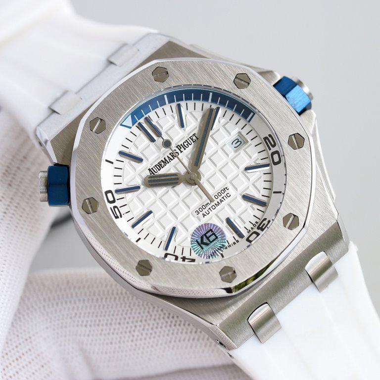 Audemars Piguet Royal Oak Offshore 15703 series, the end of the A.P unique octagonal bezel expresses the angular lines, equipped with the original version of the same Cal.3120 movement, stable performance, dial size 42mm