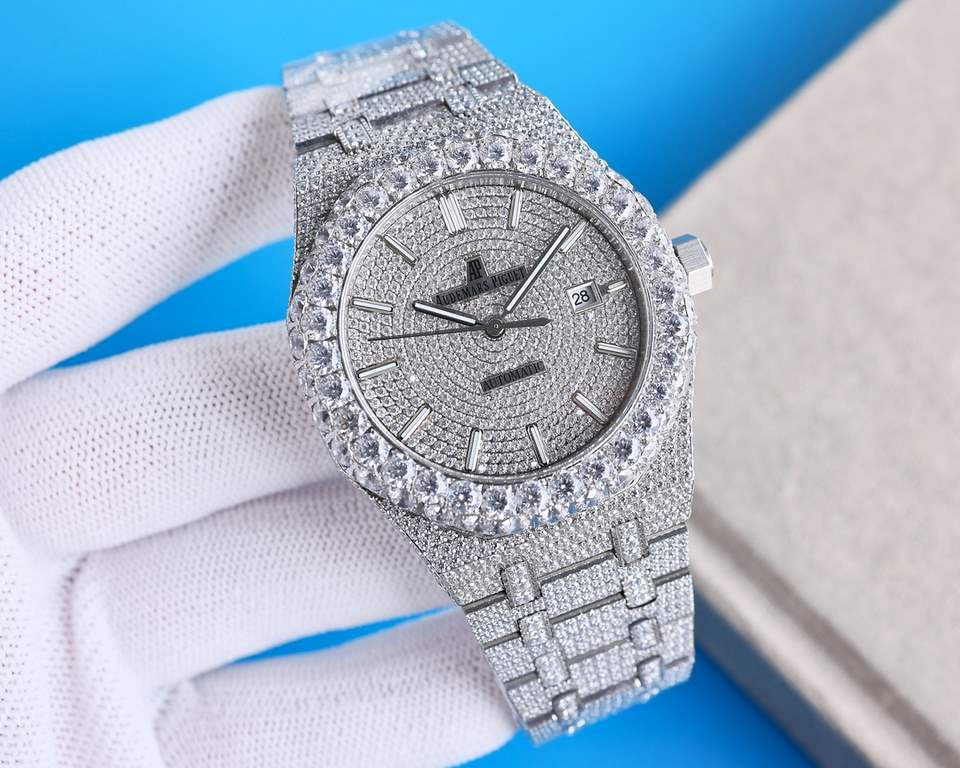 Large diamond-encrusted rimmed uniformAP Audemars Piguet A real man has to take Audemars Piguet Own AP, brand new bezel with large diamond-set bezel, using imported Citizen to change the 324 machine Automatic Mechanical 