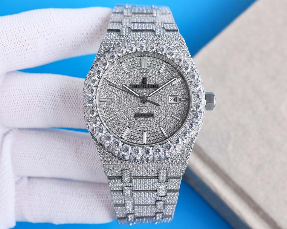 Large diamond-encrusted rimmed uniformAP Audemars Piguet A real man has to take Audemars Piguet Own AP, brand new bezel with large diamond-set bezel, using imported Citizen to change the 324 machine Automatic Mechanical 