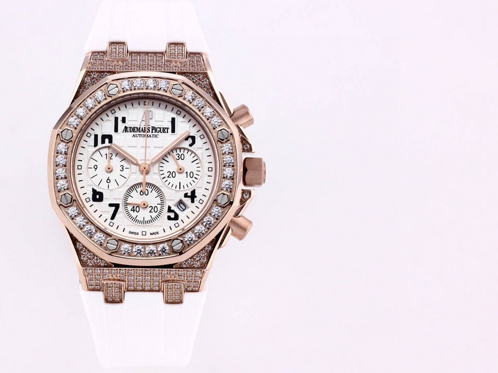 AP Women's! Royal Oak! Six-hand chronograph quartz movement! Sapphire scratch-resistant glass! Exquisite full diamond case cover! Imported rubber strap! New model on the market! The best of Audemars Piguet's women's clas