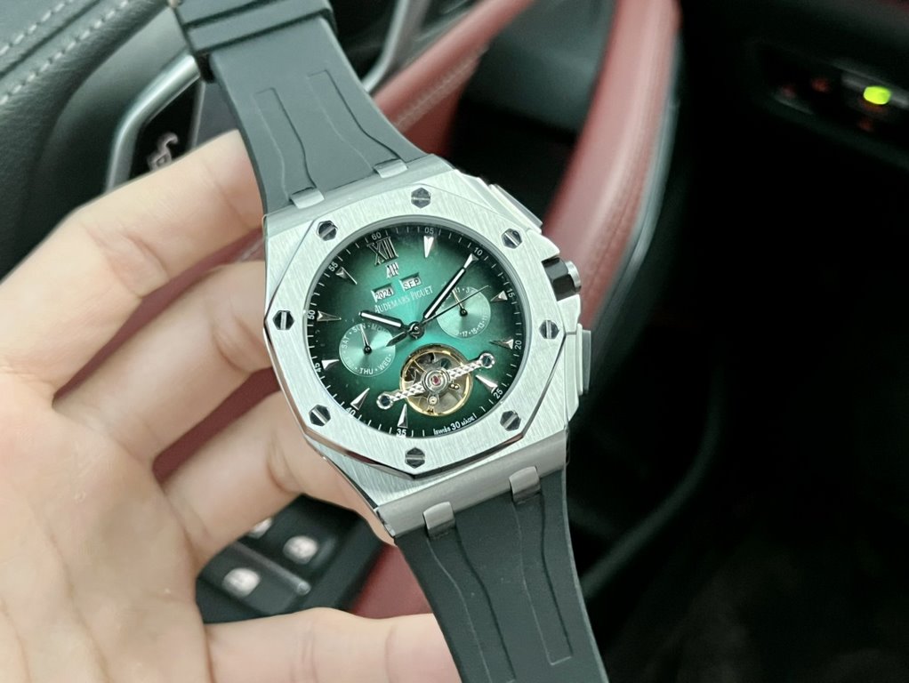 Same. Audemars Piguet - Audemars Piguet   Royal Oak Offshore Collection Anti-glare treatment mineral glass Size 42mm  14mm , waterproof tape with AP lettering original pin buckle Fully automatic mechanical movement , dia