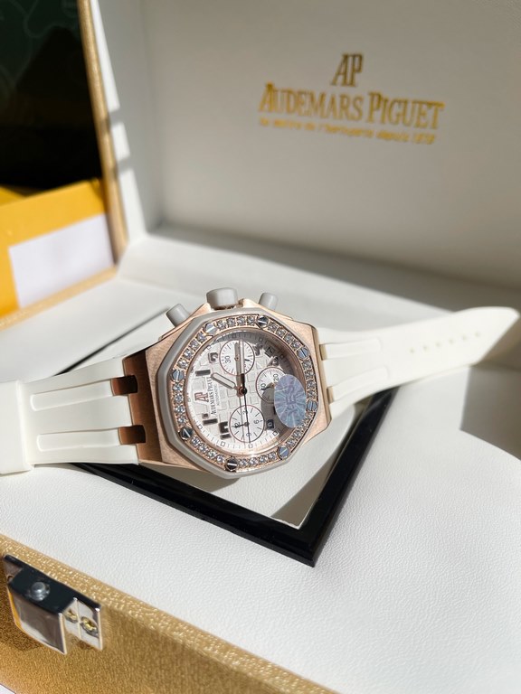 (A true high-end rarity)Audemars Piguet 26048SK Royal Oak Offshore Series 37mm quartz women's watches, Swiss imported quartz movement This Audemars Piguet is a women's model, but also adds a few points of softness, makin