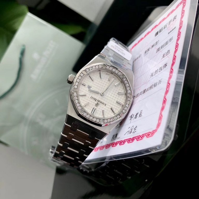 Wholesale box support Hong Kong, U.S. direct mailThe women's model of AP, which is hard to buy from the counter, has arrived! Today we are introducing the Audemars Piguet Royal Oak watch for women. Its official model num