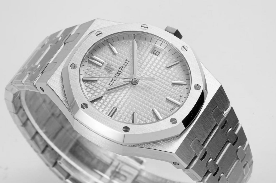 BF new Audemars Piguet Royal Oak 15500 - is the pinnacle of steel watches on the market, - interpretation of the strength of the reigning steel king! [6 great subtleties] 1.Genuine disassembled open mold, size 41X10.4 mm