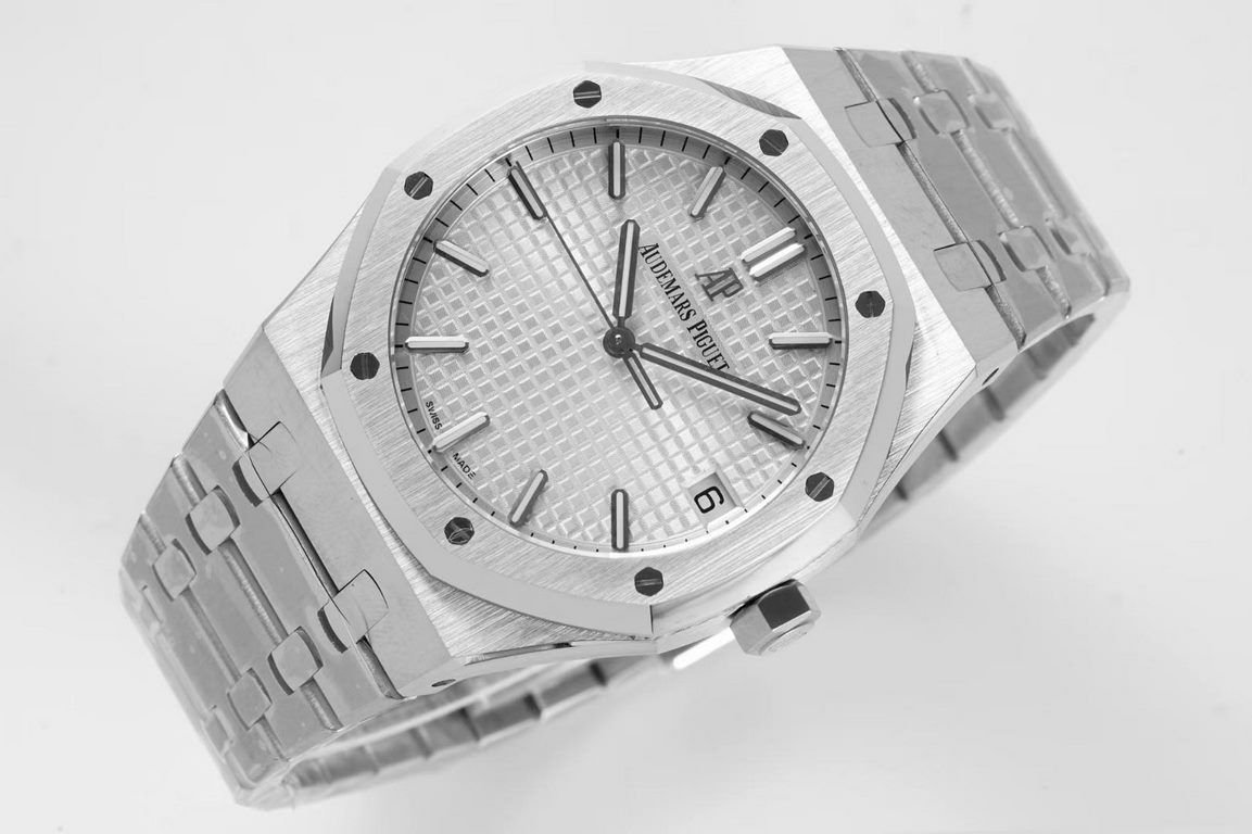 BF new Audemars Piguet Royal Oak 15500 - is the pinnacle of steel watches on the market, - interpretation of the strength of the reigning steel king! [6 great subtleties] 1.Genuine disassembled open mold, size 41X10.4 mm