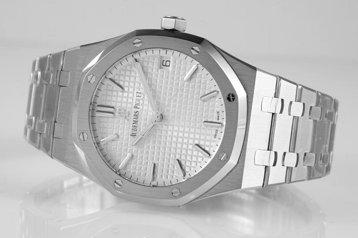 BF new Audemars Piguet Royal Oak 15500 - is the pinnacle of steel watches on the market, - interpretation of the strength of the reigning steel king! [6 great subtleties] 1.Genuine disassembled open mold, size 41X10.4 mm