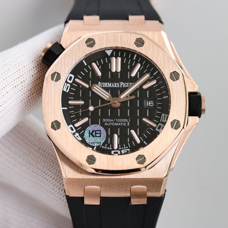 Audemars Piguet Royal Oak Offshore 15703 series, the end of the A.P unique octagonal bezel expresses the angular lines, equipped with the original version of the same Cal.3120 movement, stable performance, dial size 42mm