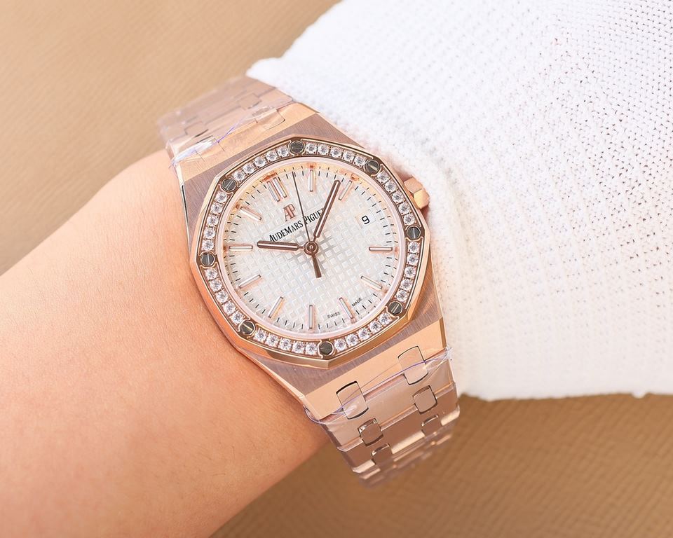 The latest women's AP Audemars Piguet Royal Oak 77350 77351 model mechanical watch! Diameter 34 mm. Self-winding Calibre 5800 movement with automatic oscillating weight in pink gold specially designed for this model (zer