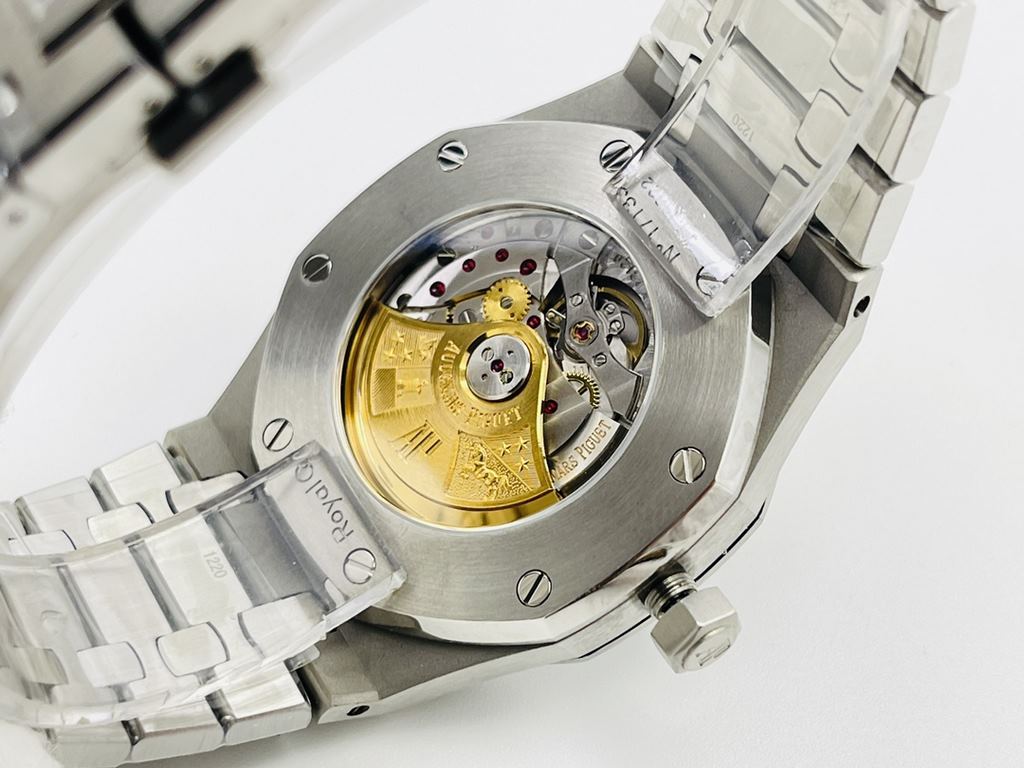 JF Factory Recommends A.P. Royal Oak! Audemars Piguet A.P Royal Oak!1 Powered by a bespoke Audemars Piguet in-house Cal.3120 automatic movement!2 Double-sided sapphire glass (men's 15400 series)3 Diameter 41mmJF products