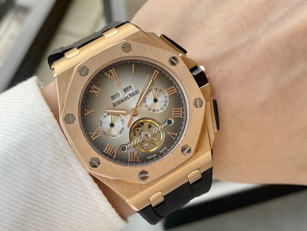 Same. Audemars Piguet - Audemars Piguet   Royal Oak Offshore Collection Anti-glare treatment mineral glass Size 42mm  14mm , waterproof tape with AP lettering original pin buckle Fully automatic mechanical movement , dia