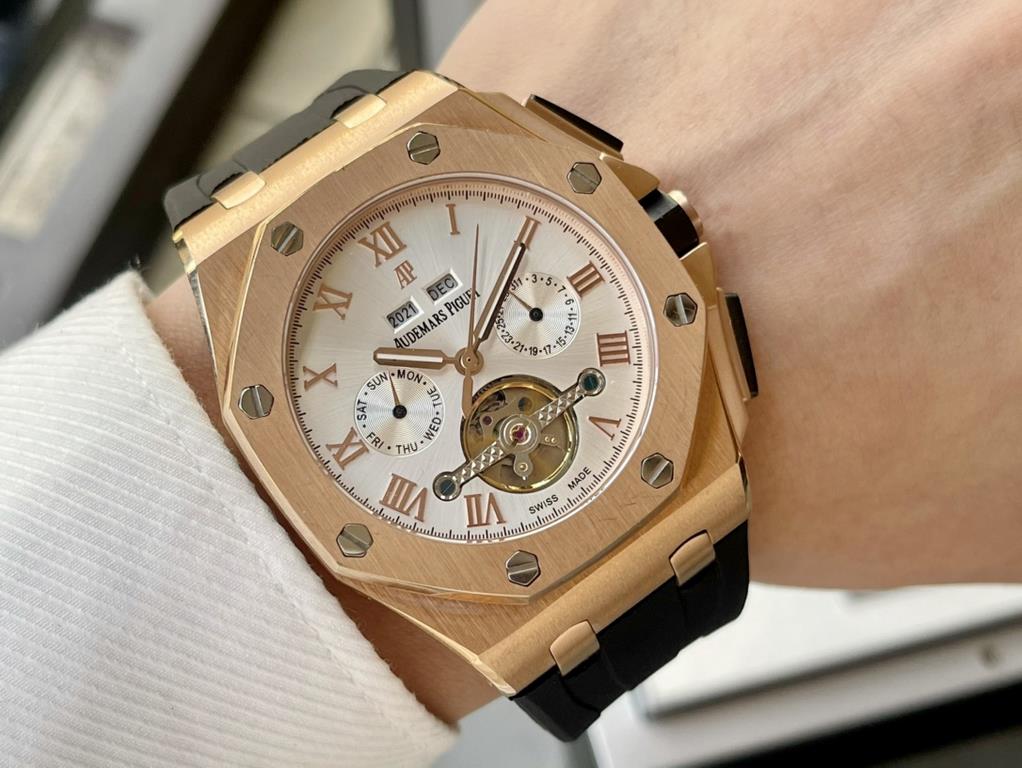 Same. Audemars Piguet - Audemars Piguet   Royal Oak Offshore Collection Anti-glare treatment mineral glass Size 42mm  14mm , waterproof tape with AP lettering original pin buckle Fully automatic mechanical movement , dia