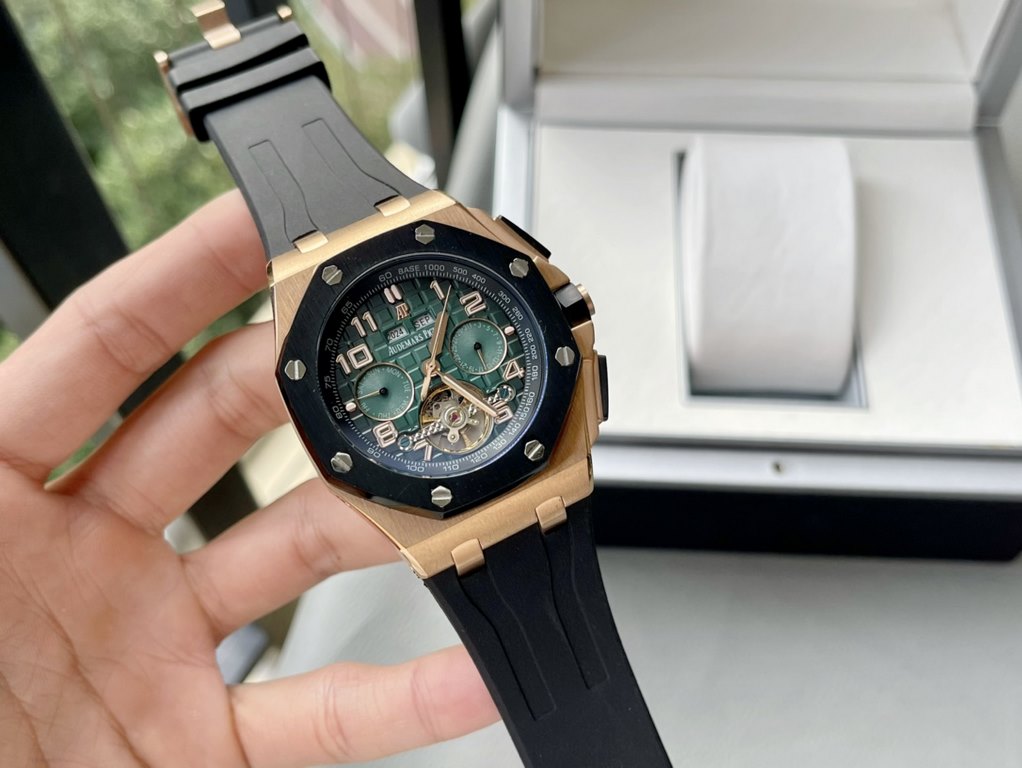 Same. Audemars Piguet - Audemars Piguet   Royal Oak Offshore Series Anti-glare treatment mineral glass Size 42mm  14mm , waterproof tape with AP lettering original pin buckle Fully automatic mechanical movement , strong 