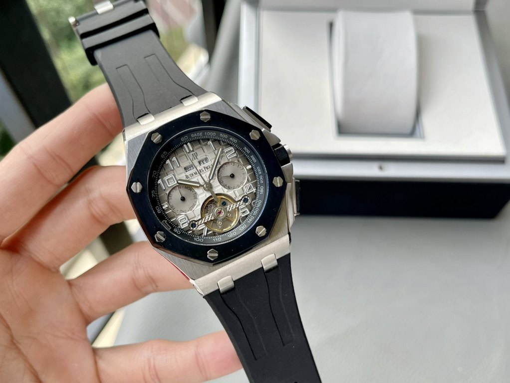 Same. Audemars Piguet - Audemars Piguet   Royal Oak Offshore Series Anti-glare treatment mineral glass Size 42mm  14mm , waterproof tape with AP lettering original pin buckle Fully automatic mechanical movement , strong 