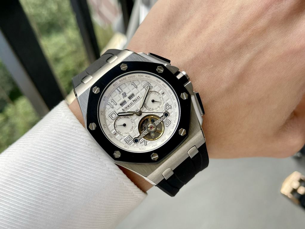 Same. Audemars Piguet - Audemars Piguet   Royal Oak Offshore Series Anti-glare treatment mineral glass Size 42mm  14mm , waterproof tape with AP lettering original pin buckle Fully automatic mechanical movement , strong 