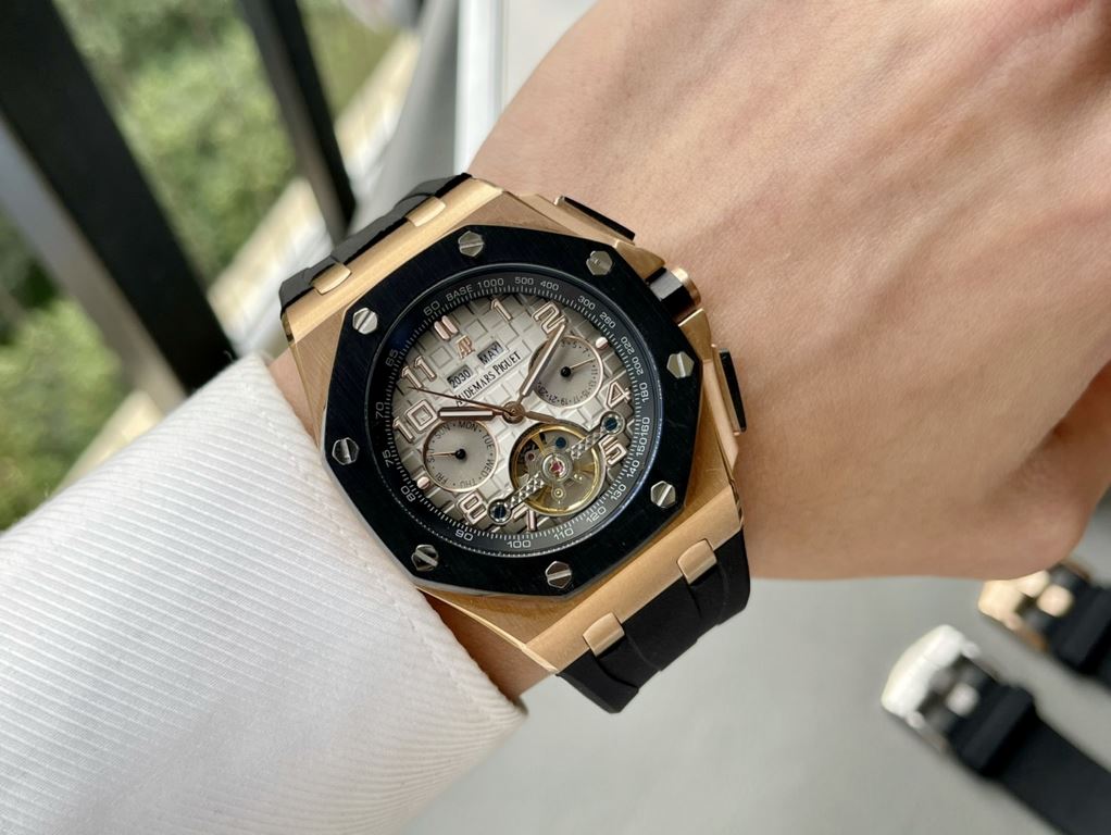 Same. Audemars Piguet - Audemars Piguet   Royal Oak Offshore Series Anti-glare treatment mineral glass Size 42mm  14mm , waterproof tape with AP lettering original pin buckle Fully automatic mechanical movement , strong 