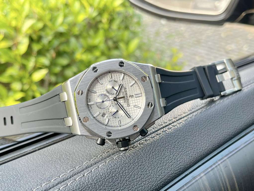 Audemars Piguet - Royal Oak Offshore   Anti-glare treated mineral glass Size 42mm14mm, waterproof tape with AP original pin buckle Equipped with replica original 3126 rotor Fully automatic mechanical movement octagonal s