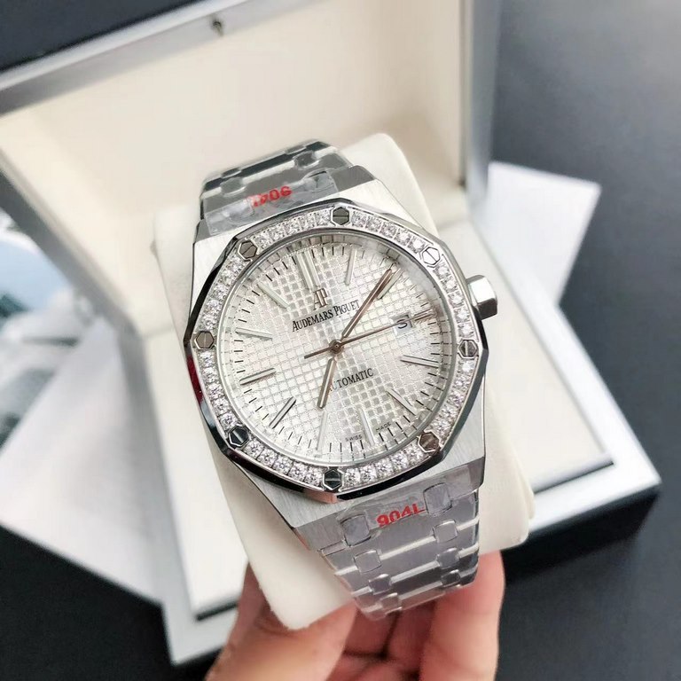 Luxury Diamond Bezel Hand-set2022 new upgraded diamond ring Audemars Piguet 15400 series watches, as the Royal Oak series of the most basic models, without any special features, only three hands and the date display, uno