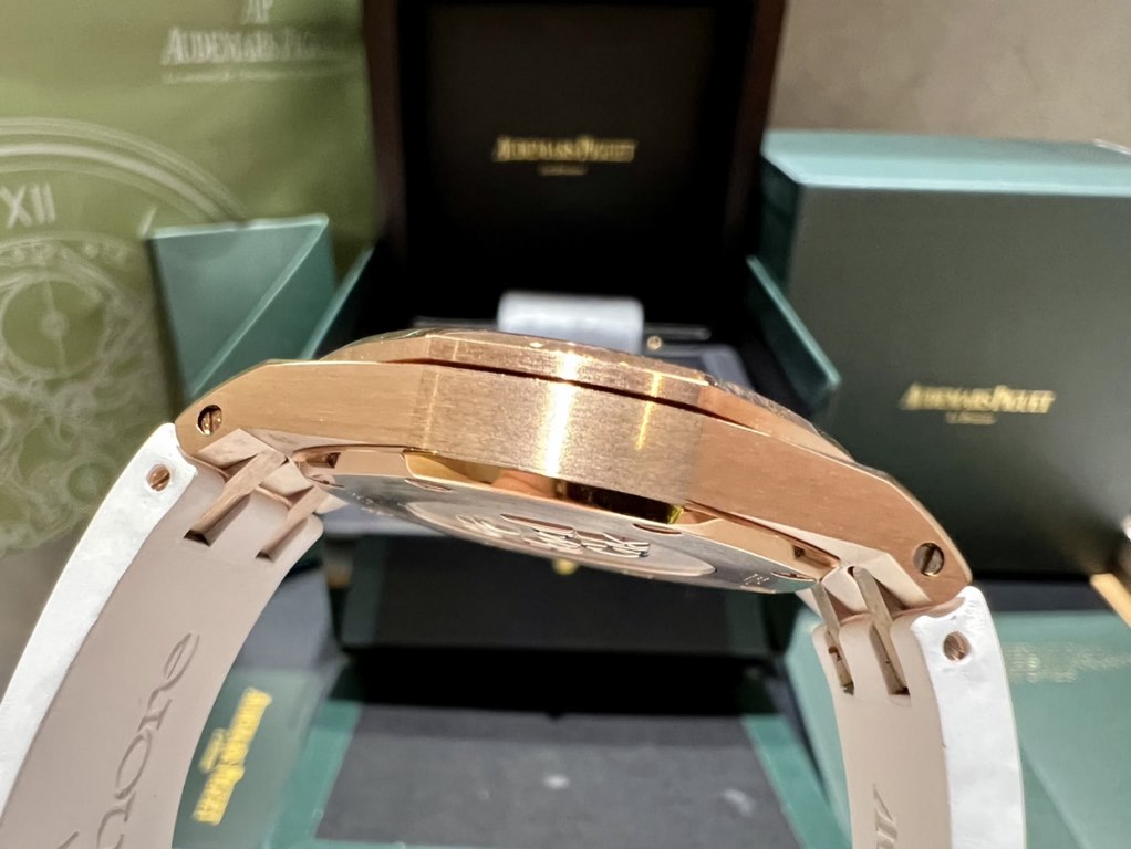 (Black and white tape model) All the goddesses on the net look over [seduction] [seduction]. Exclusive in stock, this Audemars Piguet women's watch is the most cost-effective...Audemars Piguet Royal Oak series model 6760