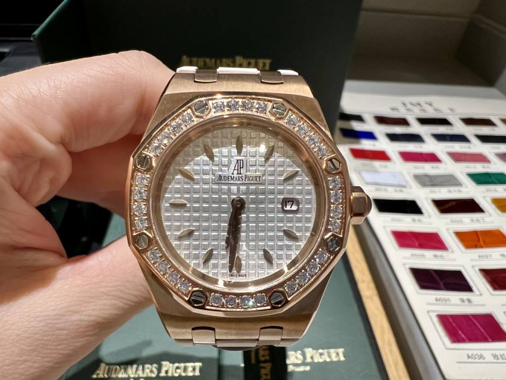 (Black and white tape model) All the goddesses on the net look over [seduction] [seduction]. Exclusive in stock, this Audemars Piguet women's watch is the most cost-effective...Audemars Piguet Royal Oak series model 6760