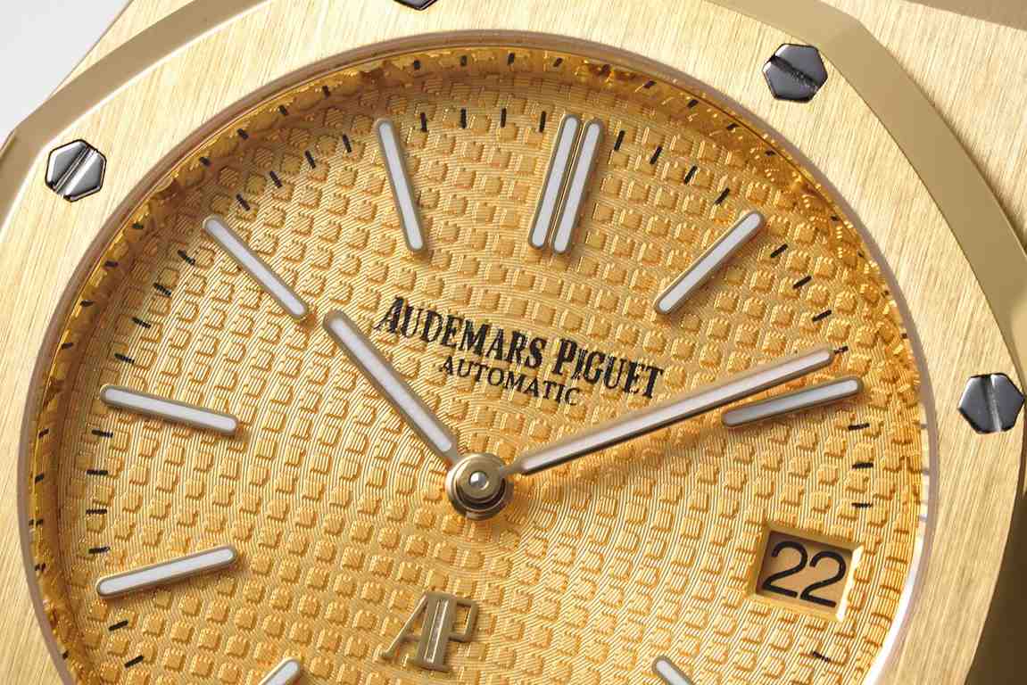 BF gives back to new and old customers by creating the most cost-effective AP Steel King - Audemars Piguet Royal Oak 15202 Collection39 mm diameter stainless steel case with dial engraved with Petite Tapisserie decorativ