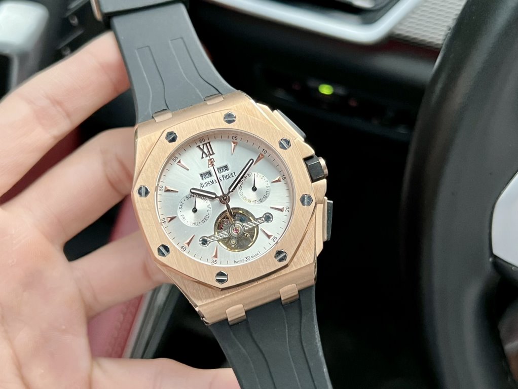 The same Audemars Piguet - Audemars Piguet   Royal Oak Offshore Collection Anti-glare treatment mineral glass Size 42mm  14mm , waterproof tape with AP lettering original pin buckle Fully automatic mechanical movement , 